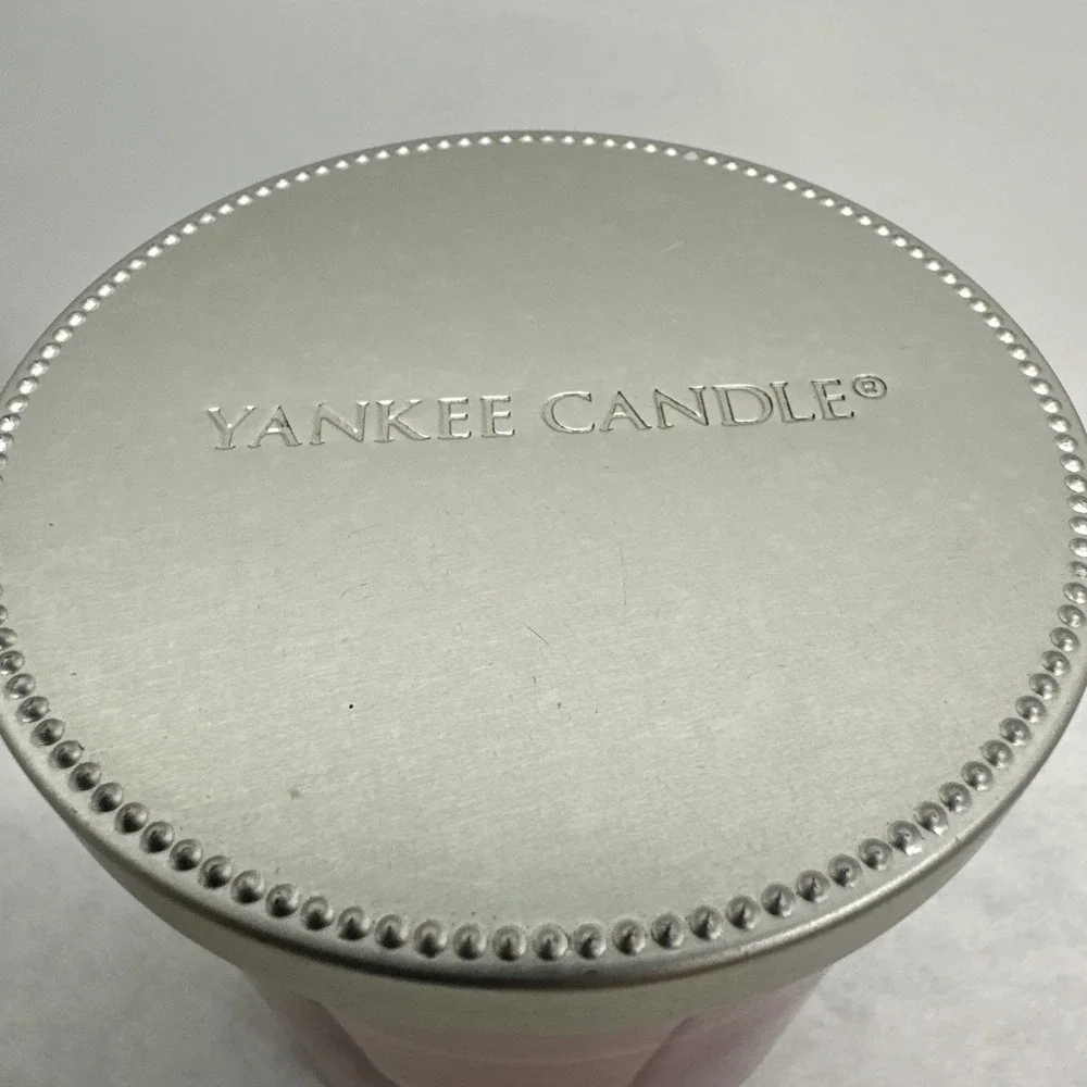 YANKEE CANDLE Red Apple Wreath Small Tumbler Jar Scented Candle 7oz Single Wick